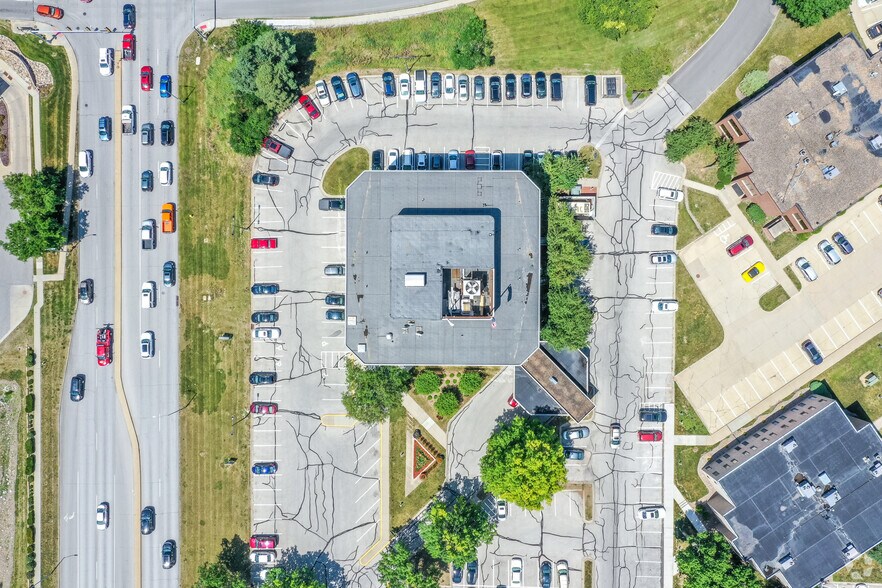 More Photos Of 1601 22nd St, West Des Moines Office For Lease