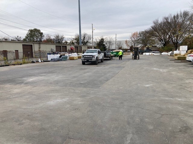 More Photos Of 900 Creekside Rd, Chattanooga Light Distribution For Sale