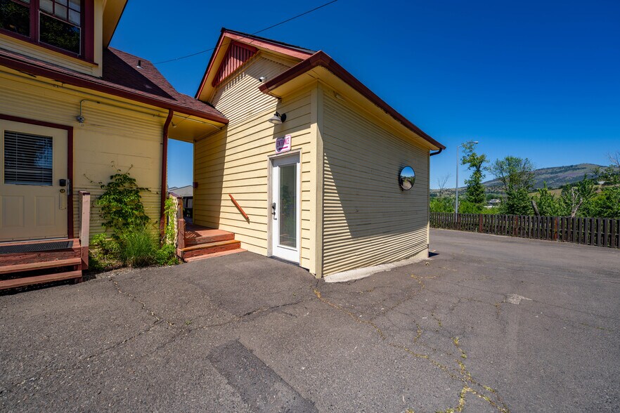 More Photos Of 143 S Main St, Phoenix Office For Sale