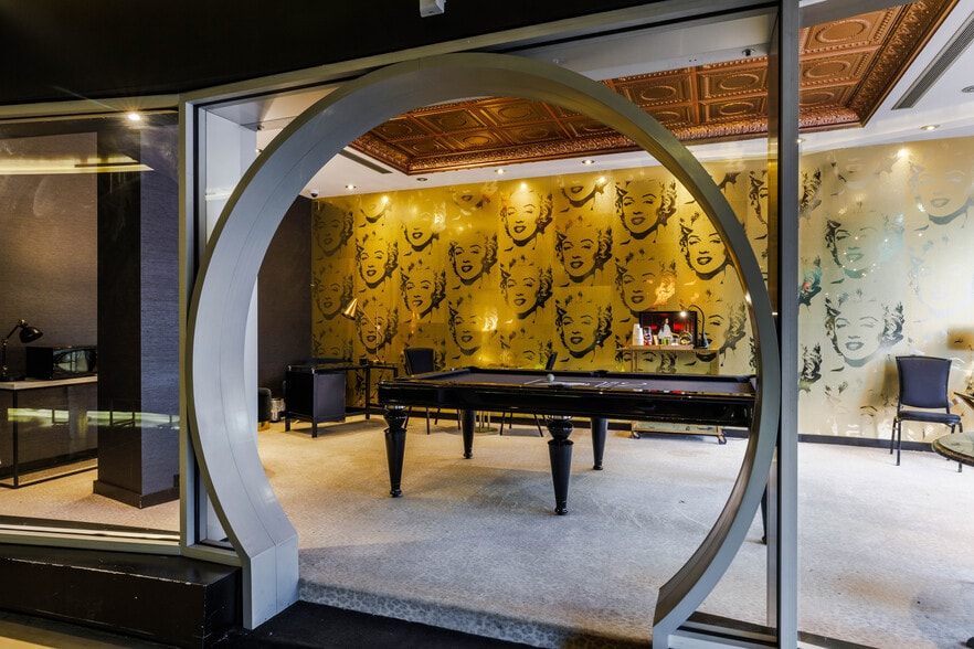 More Photos Of 510 W 42nd St, New York Hotel For Sale