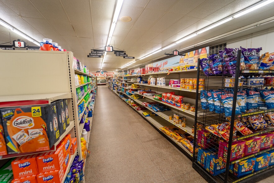 More Photos Of 1302 E Crestwood Dr, Victoria Storefront For Sale