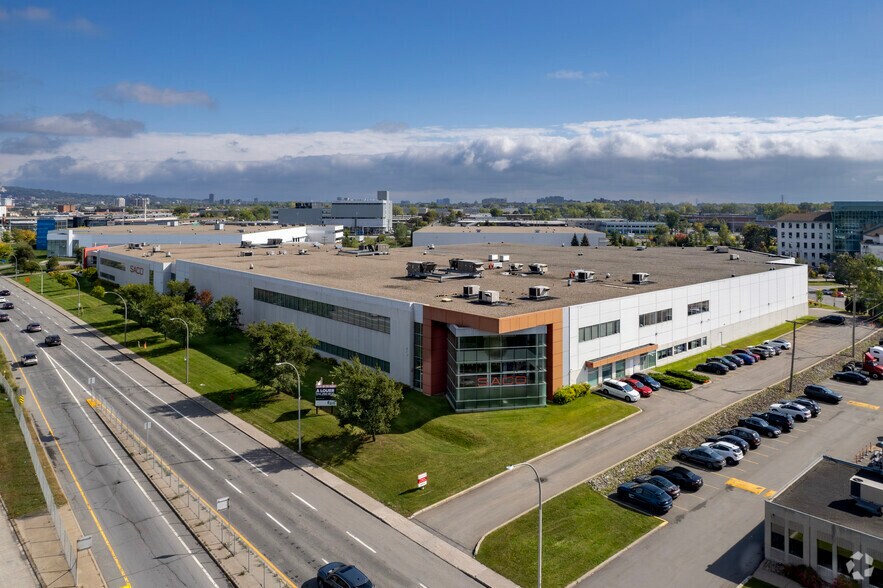 More Photos Of 6000 Rte Transcanadienne, Saint-Laurent Warehouse For Lease