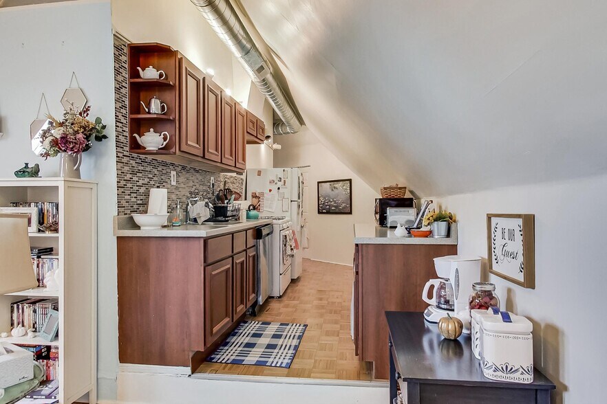 More Photos Of 2965 N Lincoln Ave, Chicago Storefront Retail Residential For Sale