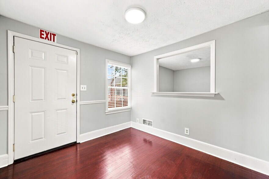 More Photos Of 255 Norcross St, Roswell Office For Lease