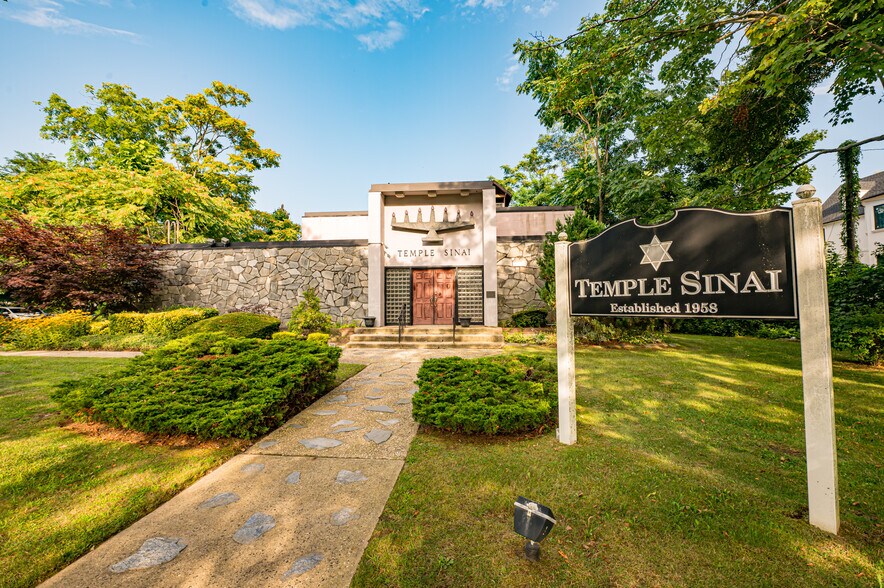 More Photos Of 270 Clocks Blvd, Massapequa Religious Facility For Sale