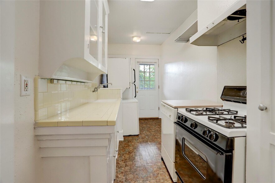 More Photos Of 607 W Pierce St, Houston Apartments For Sale