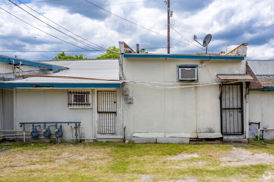 More Photos Of 1502 S Hackberry St, San Antonio Freestanding For Lease