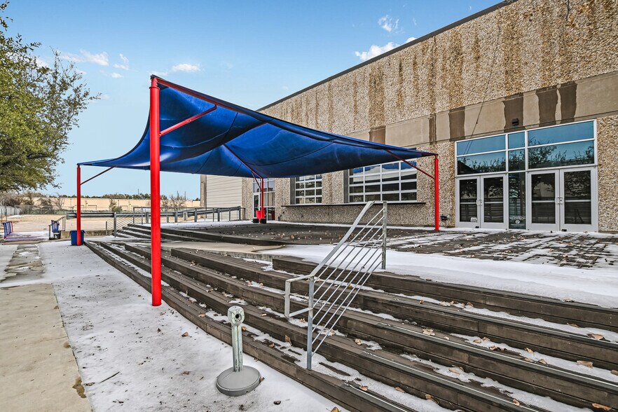 More Photos Of 10420 Metric Blvd, Austin Warehouse For Lease