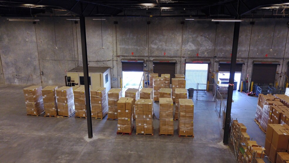 More Photos Of 11660 Central Pky, Jacksonville Warehouse For Lease