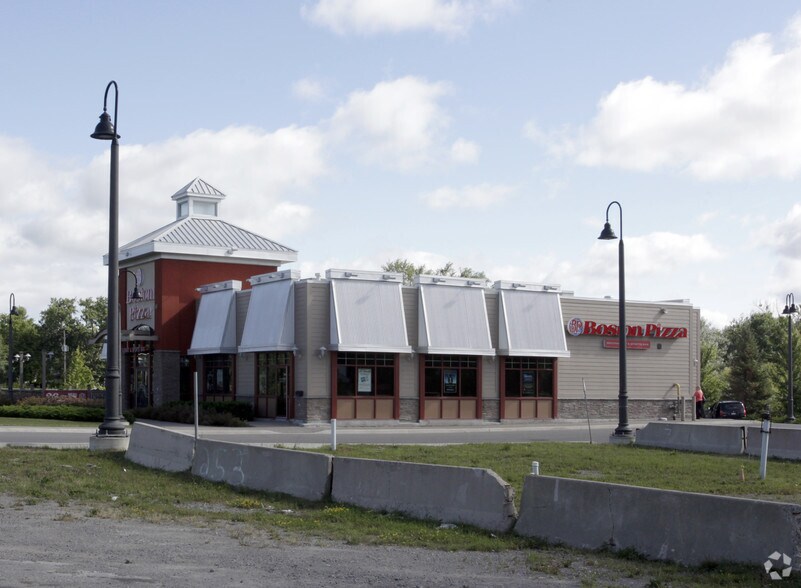 Primary Photo Of 253 The Queensway S, Georgina Restaurant For Lease