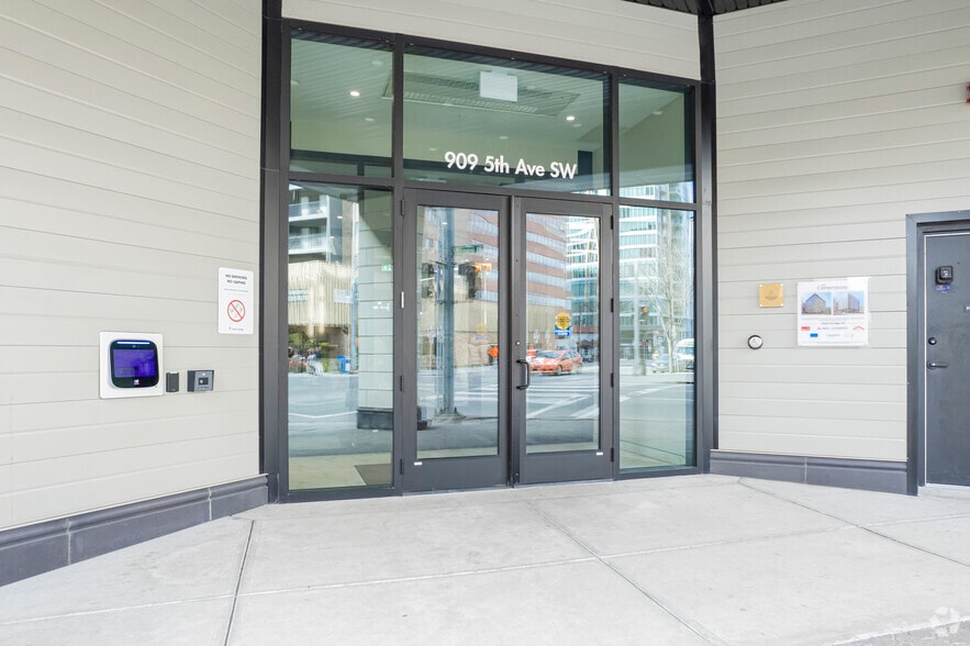 More Photos Of 909 5 Av SW, Calgary Apartments For Lease