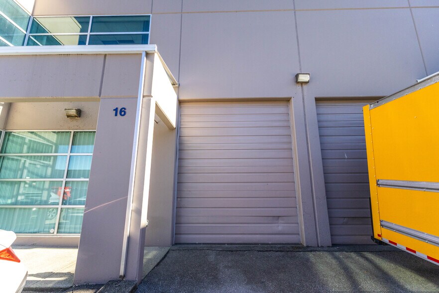 More Photos Of 3871 N Fraser Way, Burnaby Showroom For Sale