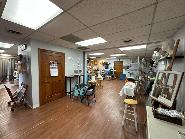 More Photos Of 8951-8971 Center St, Manassas Storefront Retail Office For Lease