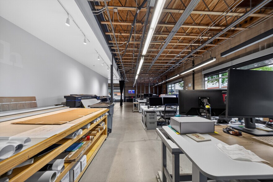 More Photos Of 3500 W Burbank Blvd, Burbank Office For Sale