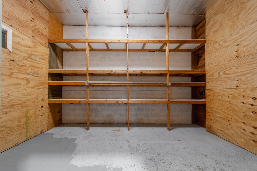 More Photos Of 3559 Veronica S Shoemaker Blvd, Fort Myers Warehouse For Lease