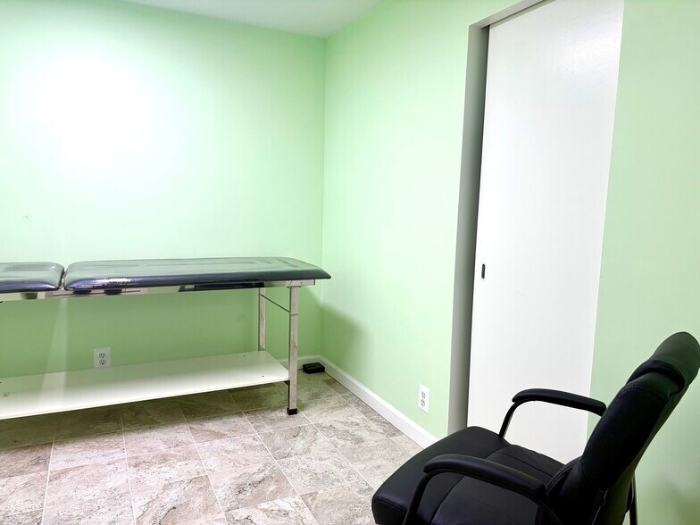 More Photos Of 220 E 30th St, New York General Retail For Lease
