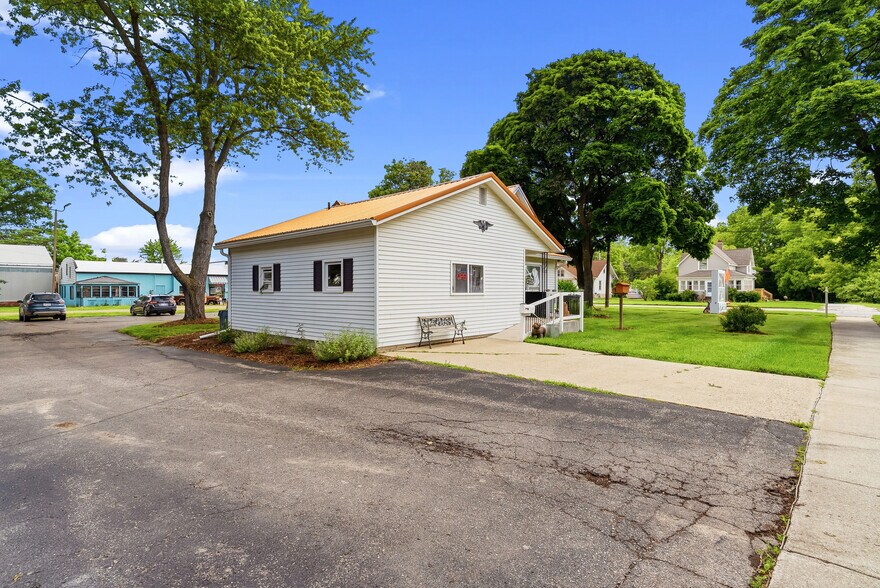 More Photos Of 325 N Cedar St, Imlay City Medical For Sale
