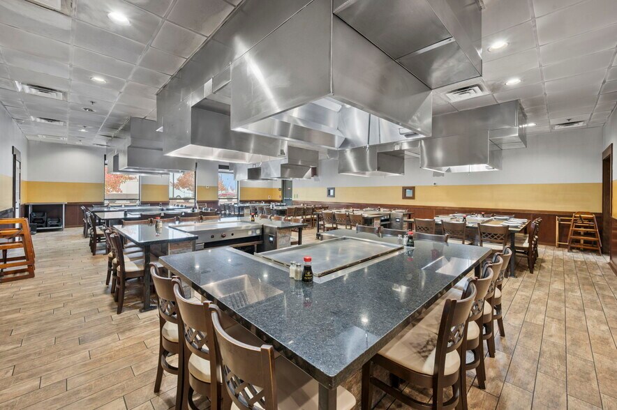 More Photos Of 209 Claire Ave, Oak Grove General Retail For Sale