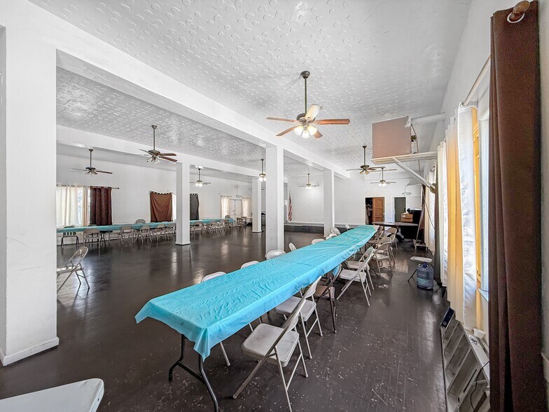 More Photos Of 7101 Menlo Ave, Los Angeles Specialty For Sale