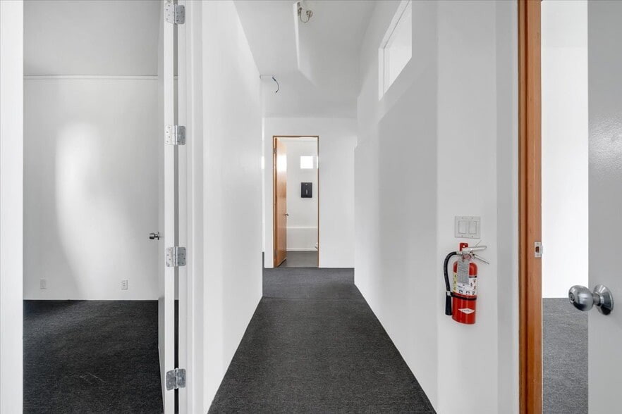 More Photos Of 2525 Main St, Santa Monica Office For Lease