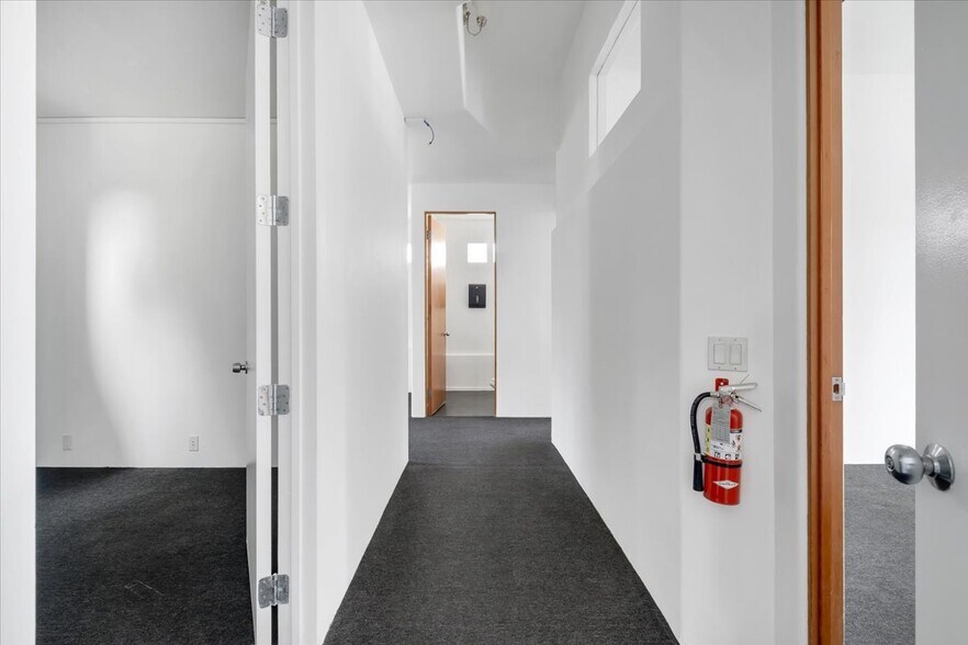 More Photos Of 2525 Main St, Santa Monica Office For Lease