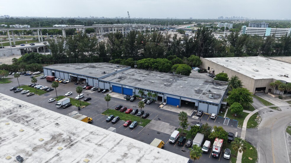 More Photos Of 16401-16413 NW 8th Ave, Miami Distribution For Lease