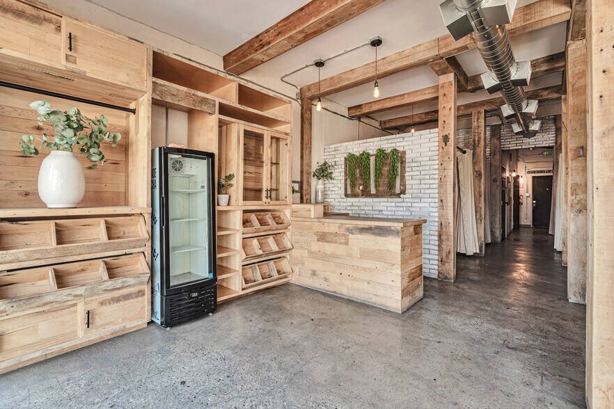 More Photos Of 24363 San Fernando Rd, Santa Clarita Freestanding For Sale