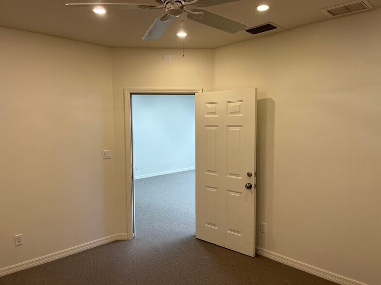 More Photos Of 515 E 27th St, Bradenton Office For Sale