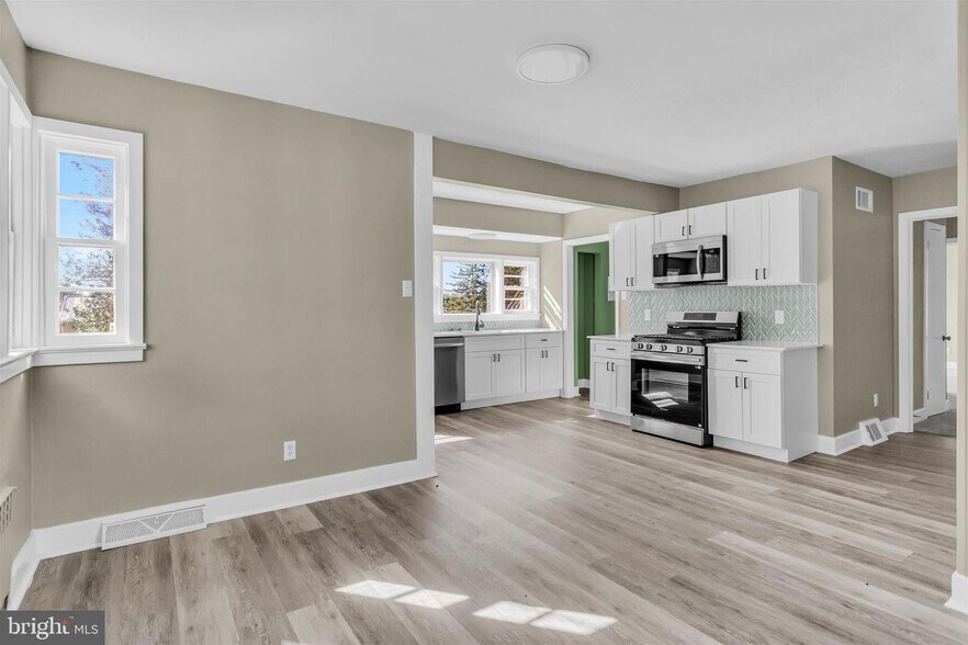 More Photos Of 4070 W Market St, York Office For Sale