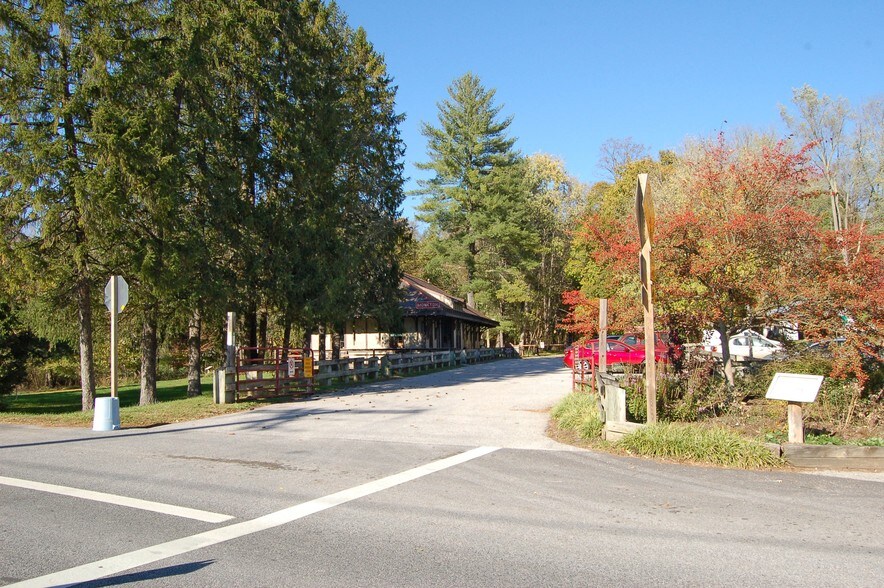 More Photos Of 1901 Monkton Rd, Monkton Storefront Retail Office For Sale