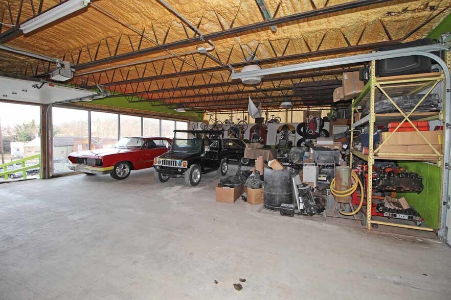 More Photos Of 8030 Bennett St, Pittsburgh Self Storage For Sale