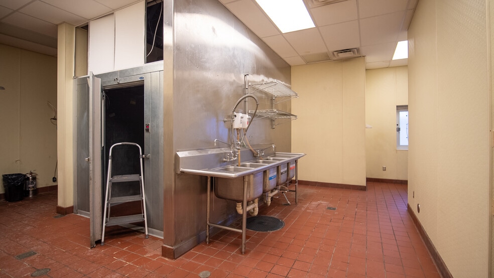 More Photos Of 4107 Highway 52 N, Rochester Freestanding For Lease