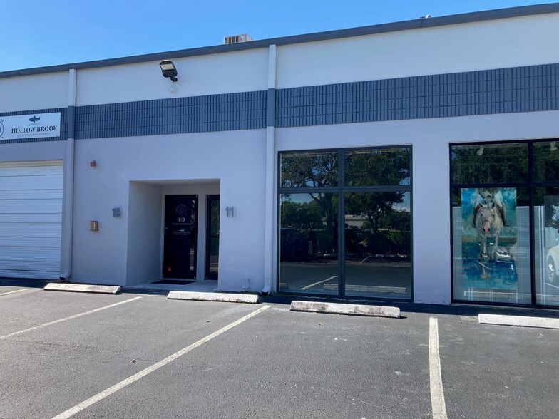 More Photos Of 11420 Fortune Cir, Wellington Warehouse For Lease