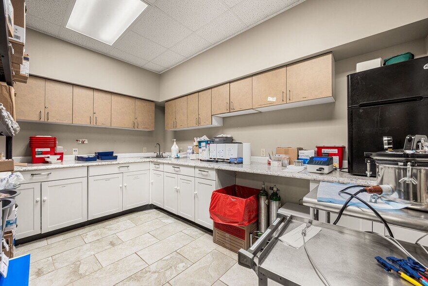 More Photos Of 51 S Pine St, Elverson Office For Sale