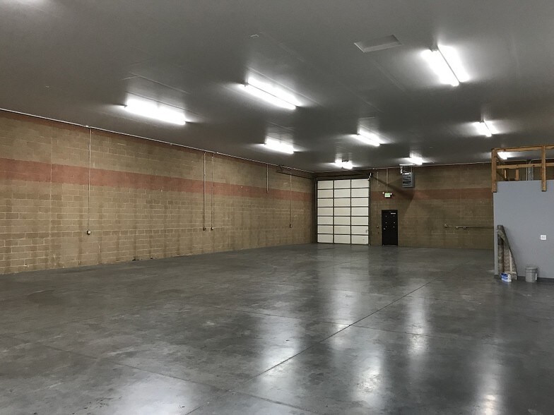 More Photos Of 2902-2906 S Featherly Way, Boise Warehouse For Lease