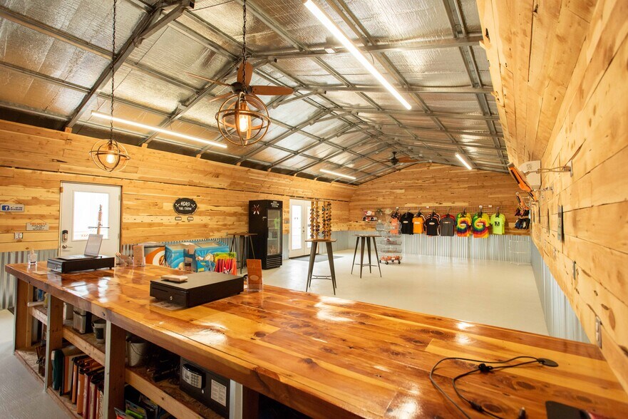 More Photos Of 206 Elrod Ave, Maupin Storefront Retail Residential For Lease