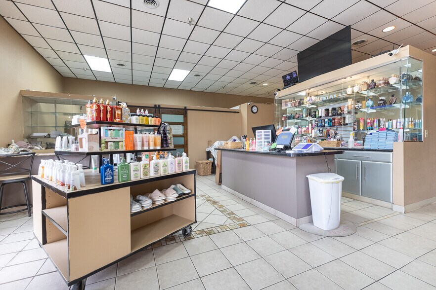 More Photos Of 128 W 8th St, Monroe General Retail For Sale