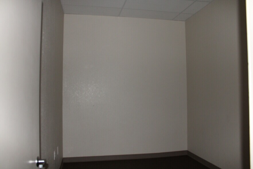 More Photos Of 1275 Anthony Dr, Anthony Medical For Lease