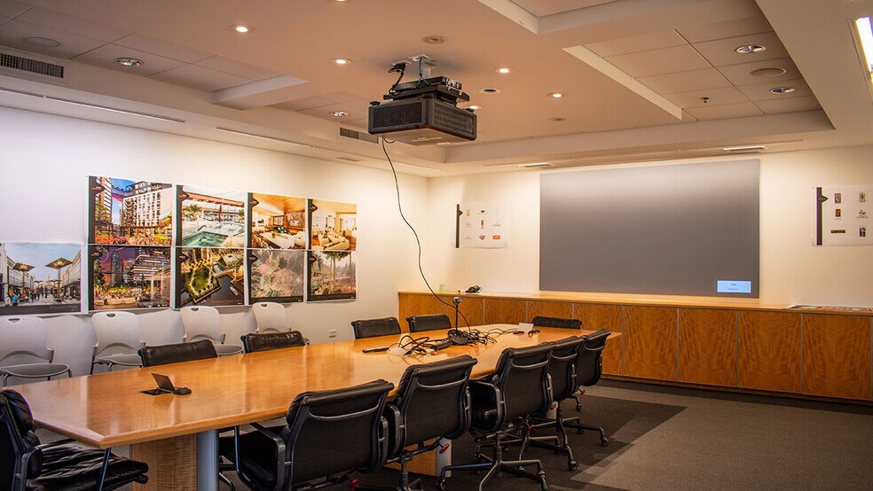 More Photos Of 1129 Pearl St, Boulder Unknown For Lease