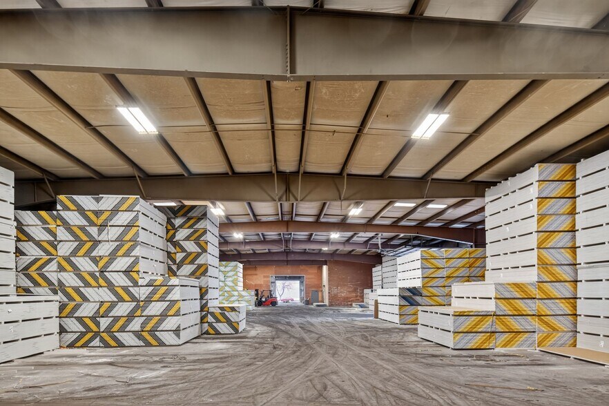 More Photos Of 2605 & 2609 S Carolyn Ave, Sioux Falls Industrial For Lease