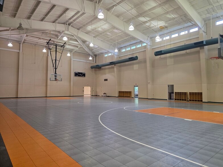 More Photos Of 8730 E Skelly Dr, Tulsa Religious Facility For Sale