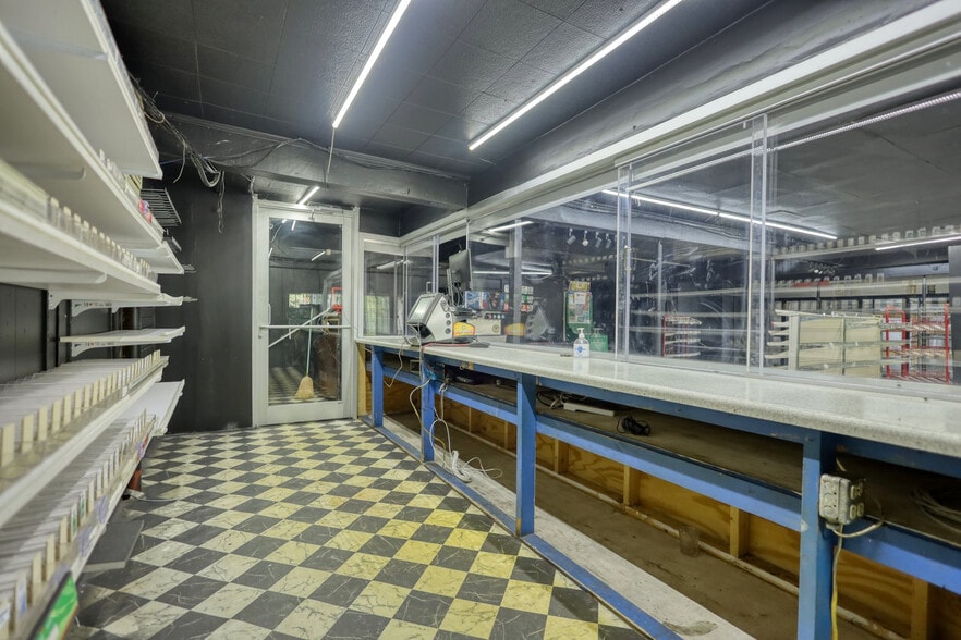 More Photos Of 510 S Camellia Blvd, Fort Valley Convenience Store For Sale