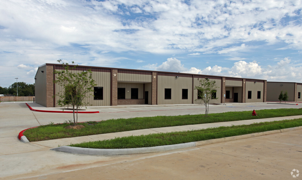 Primary Photo Of 511 S Chestnut Rd, Tomball Warehouse For Lease