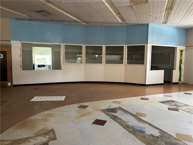 More Photos Of 173 Main St, Clay Drugstore For Lease