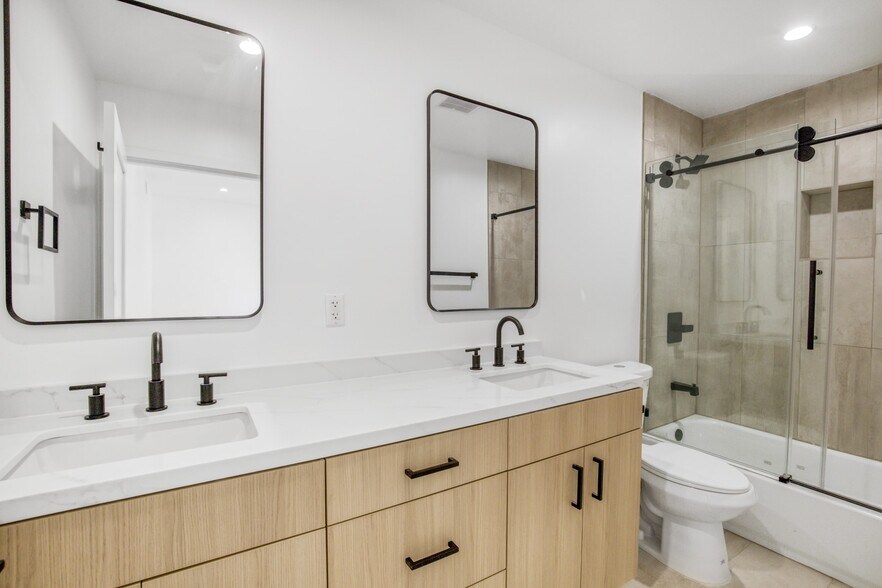 More Photos Of 10828 Hesby St, North Hollywood Apartments For Sale