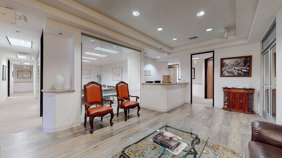 More Photos Of 10537 Santa Monica Blvd, Los Angeles Medical For Sale