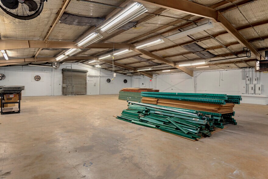 More Photos Of 722 W Craig Pl, San Antonio Manufacturing For Lease