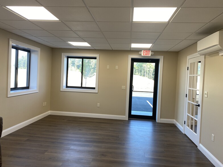 More Photos Of 6 Ricketts Pond Drive, Carver Light Distribution For Lease