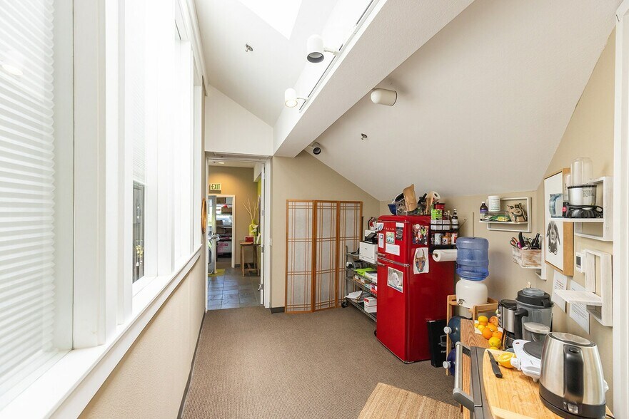 More Photos Of 7300 Healdsburg Ave, Sebastopol Office For Lease