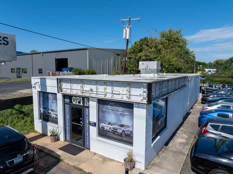 More Photos Of 2619 Sharon Amity Rd, Charlotte Freestanding For Sale